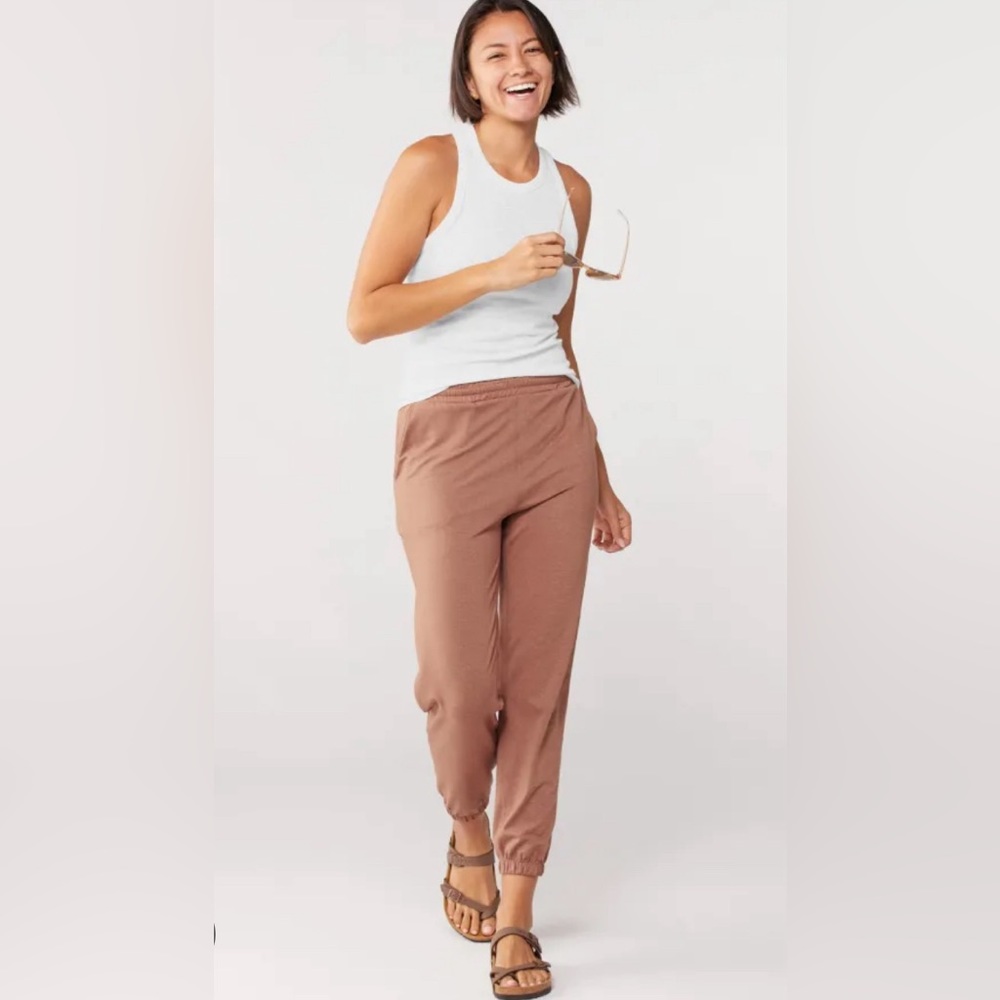 Vuori Boyfriend Jogger in Terra Cotta